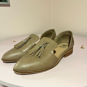 Women's Tan Loafers with Tassels